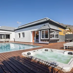 https://villa-diana.adeje-hotels.com